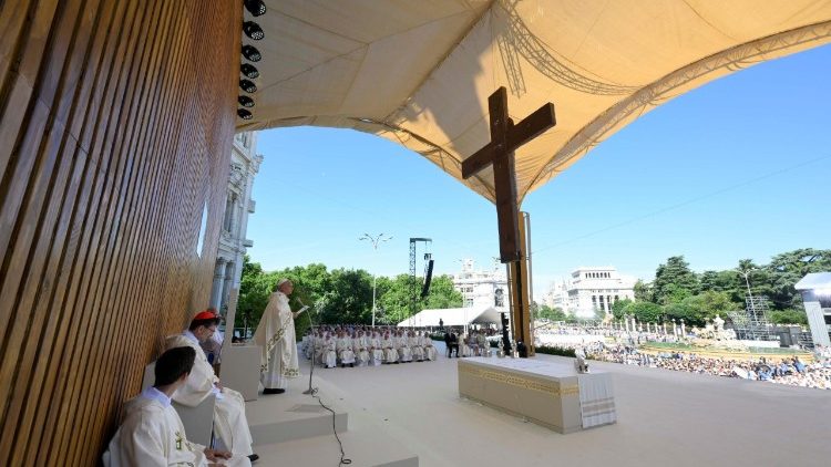 Papa: Cristo não permanece fechado no templo, mas caminha com o seu povo