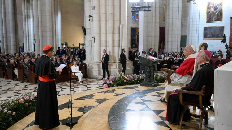 O Papa: derrubar os muros que dividem para promover comunhão e concórdia
