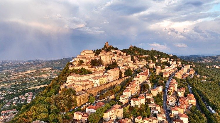 San Marino, Estado acolhedor e comprometido com a paz, diz bispo