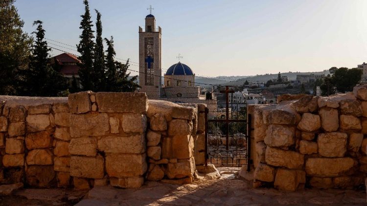 Pizzaballa visita Taybeh, na Cisjordânia: preservar a presença cristã