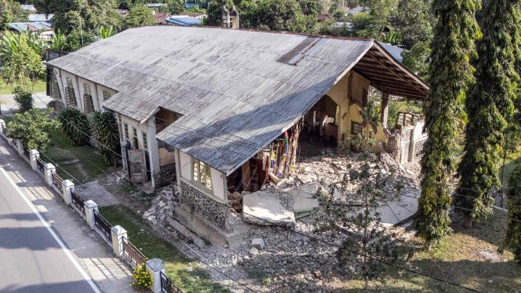 Bispo na Indonésia: “Deus trará um novo amanhecer na escuridão do terremoto”